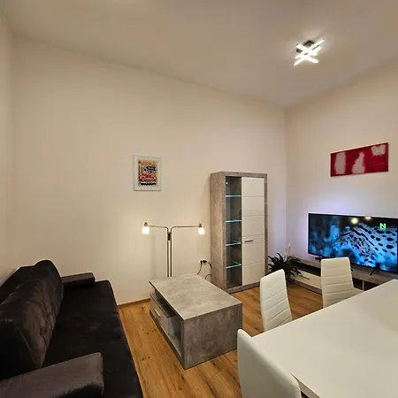 Relaxed Escape In The Old Town - App Sviti Tour As